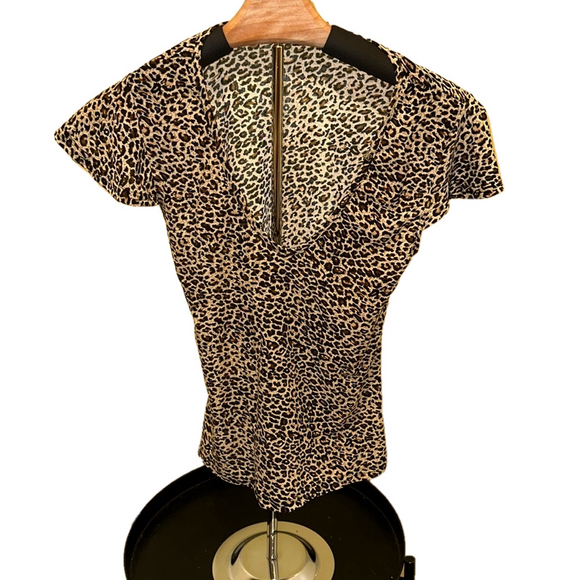 SHORT SLEEVE V NECK CHEETAH PRINT TOP - Picture 1 of 1
